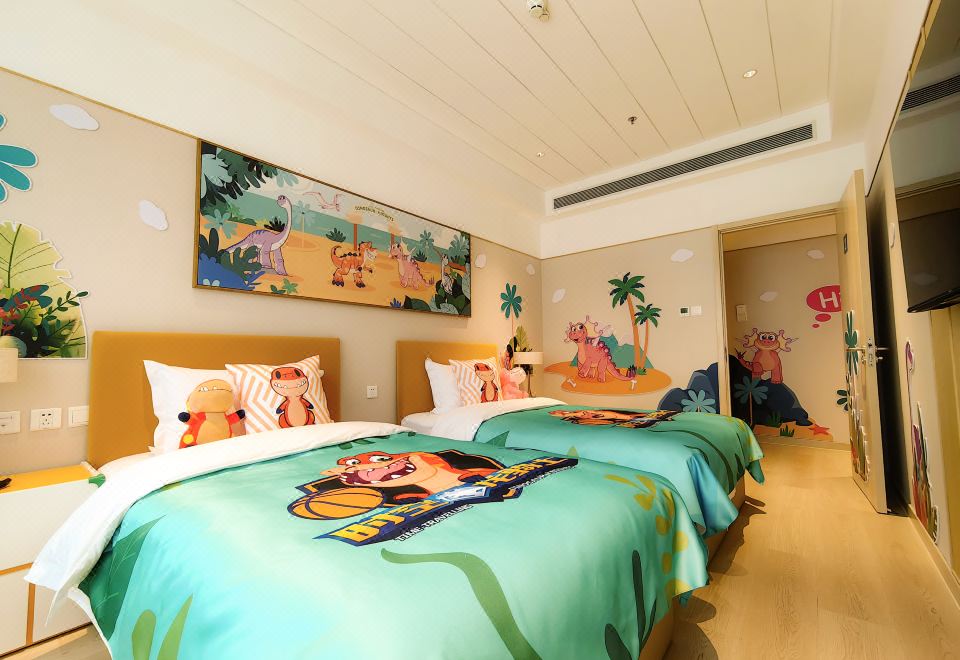 Bejing Yanqing Alpine Skiing Resort HotelSpatio Temporal Dragon Knight Themed - Quadruple Beds Room