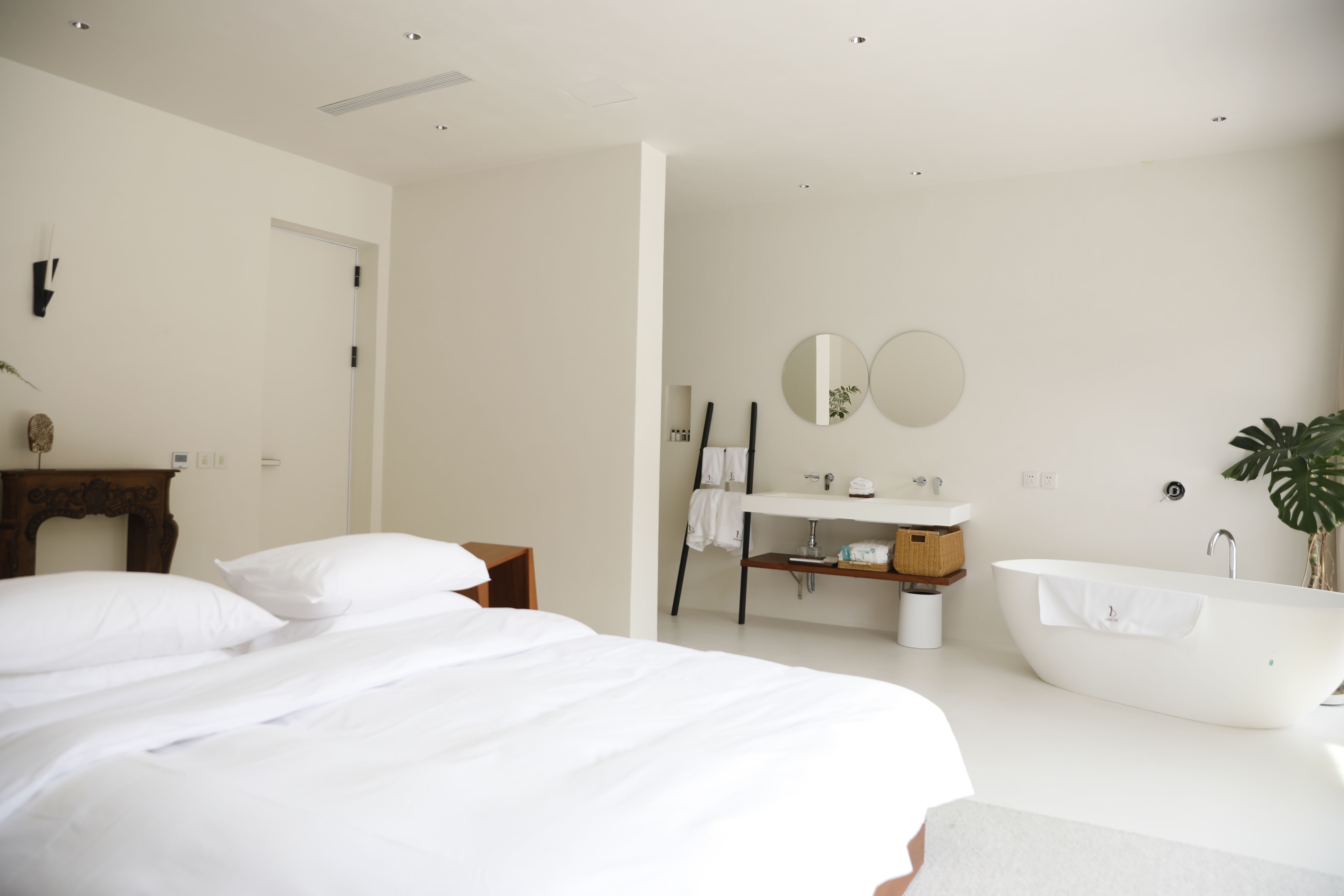 晚安，本杰明丨浴缸大床房（全屋进口微水泥，科勒衞浴，金可儿床垫，网红冰箱）