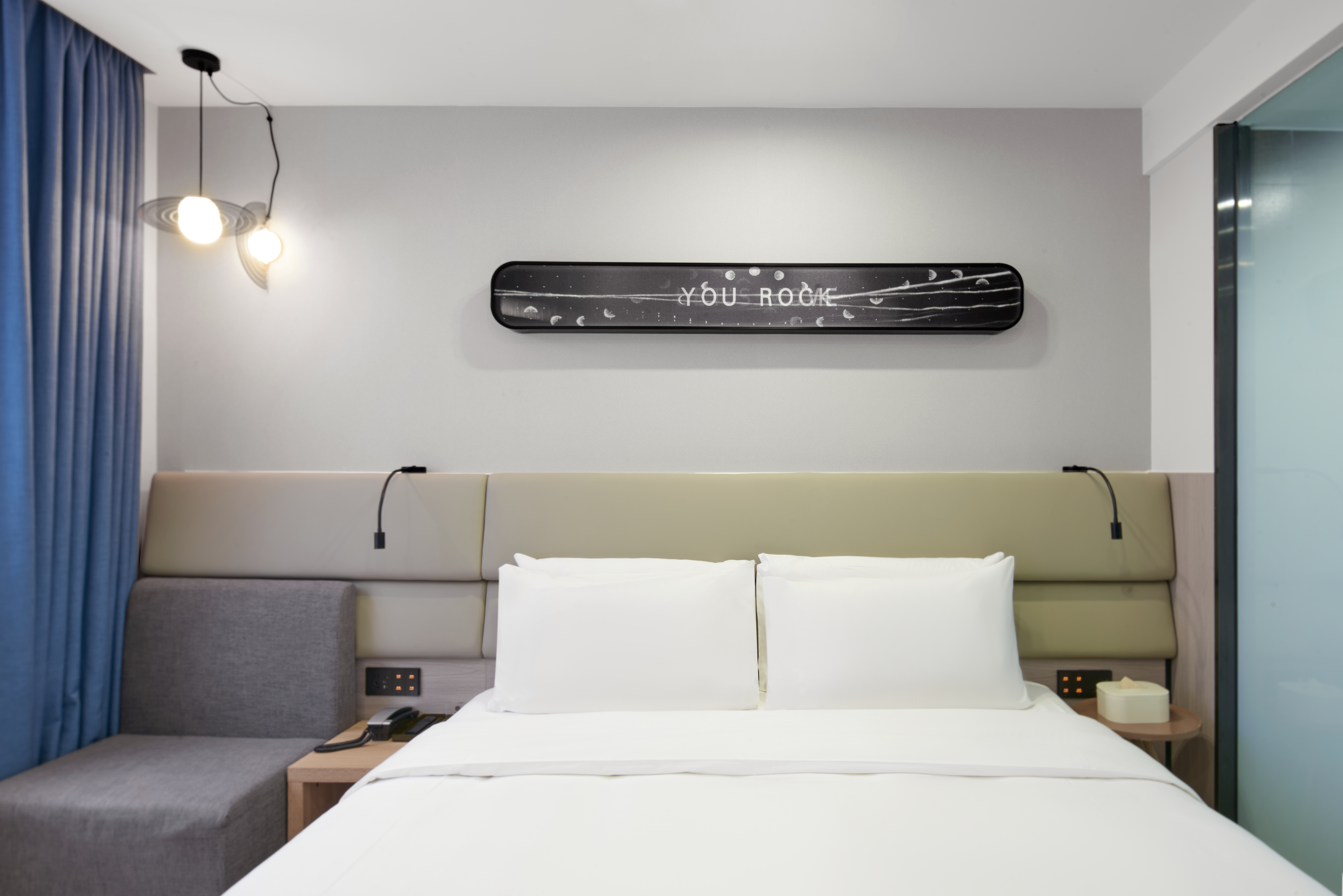 舒适大床房-智能电视投屏