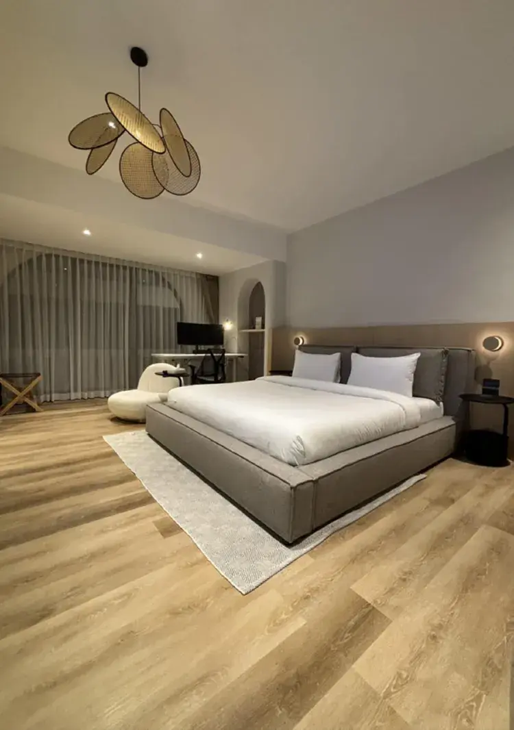 Suite With Workstation