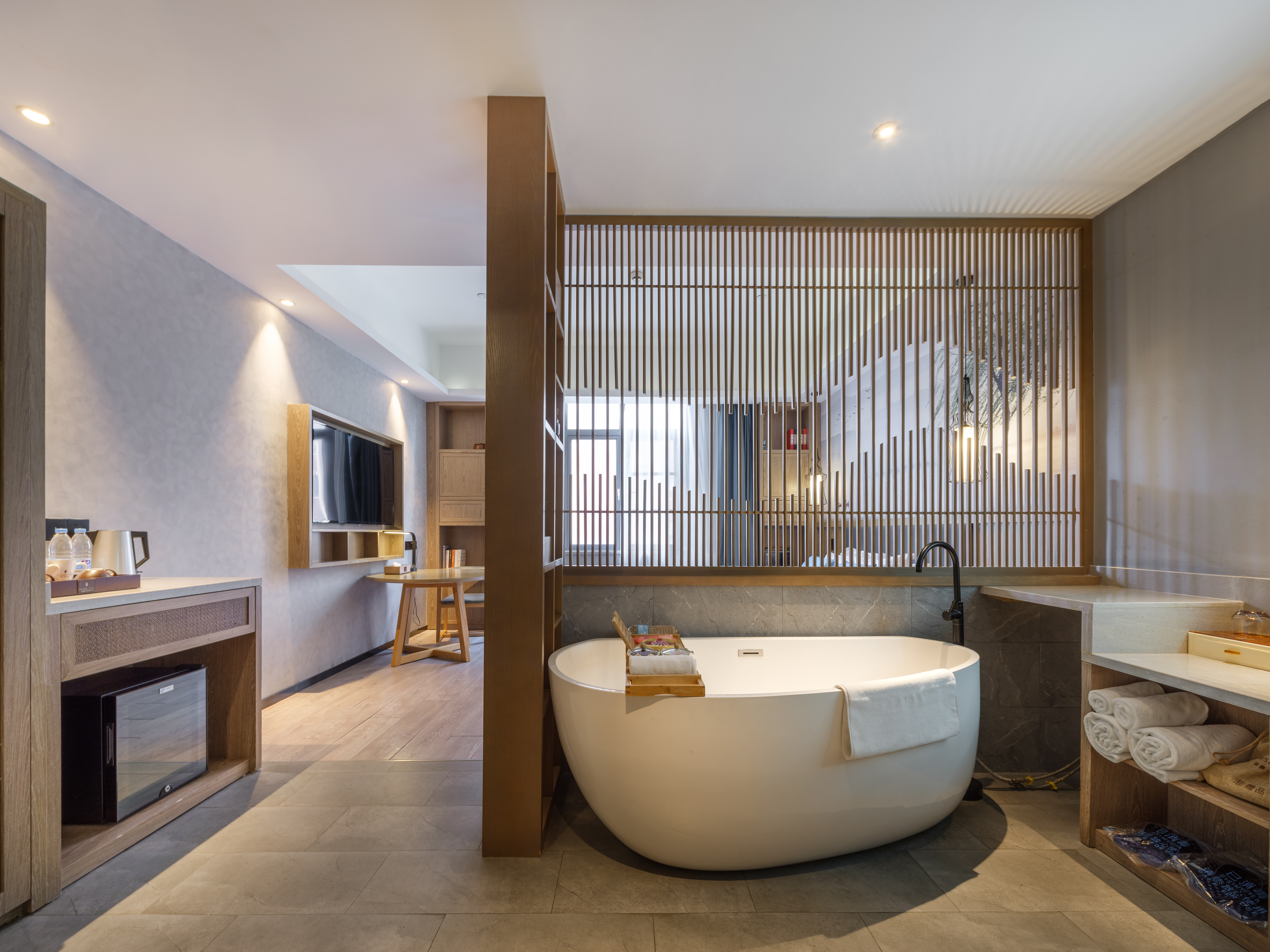 雅致豪华大床房（玛雅浴缸+香氛盐浴）