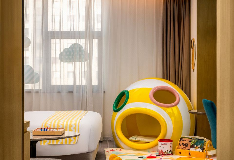 Crowne Plaza QidongCandy House Deluxe Double Bed Room (Playful Fish Lips + Childhood Carousel + Floor-to-Ceiling Window)