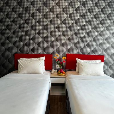 Bilik Twin Deluxe Menghadap Jalan Kupon Cenang Plaza Beach Hotel