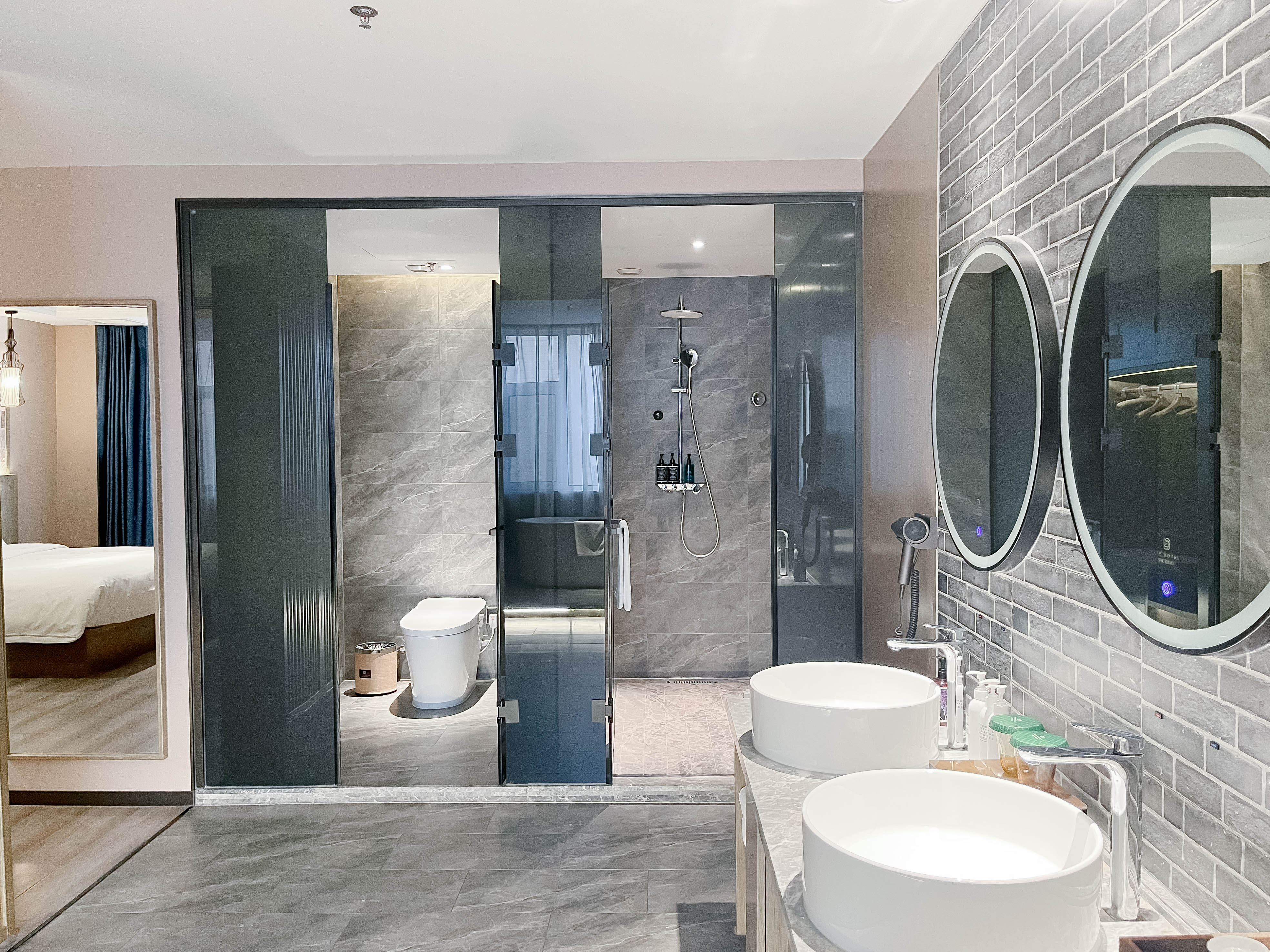 玛雅湾大床房（小爱智能客控+小冰箱+畅快淋浴+浴缸）