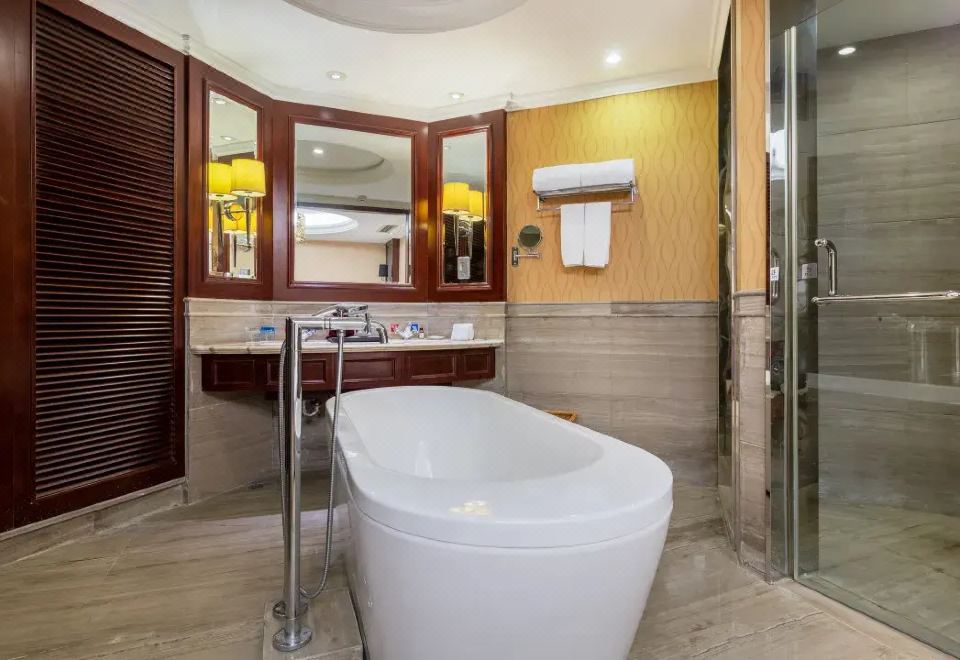 S&N Grand Hotel ChaohuDeluxe Luxurious Suite