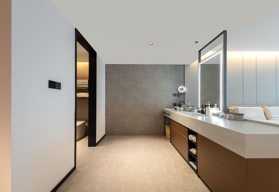 行政大床房（深睡床品+投屏電視+小冰箱+智能客控）