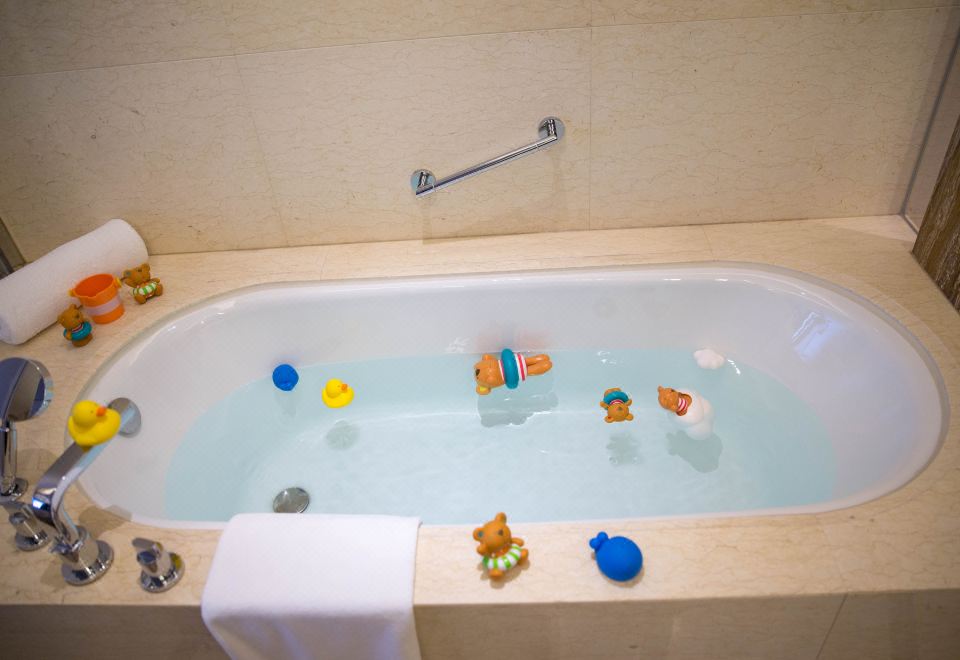 The Westin NanjingJungle Themed Family Friendly Room (Double Bed)