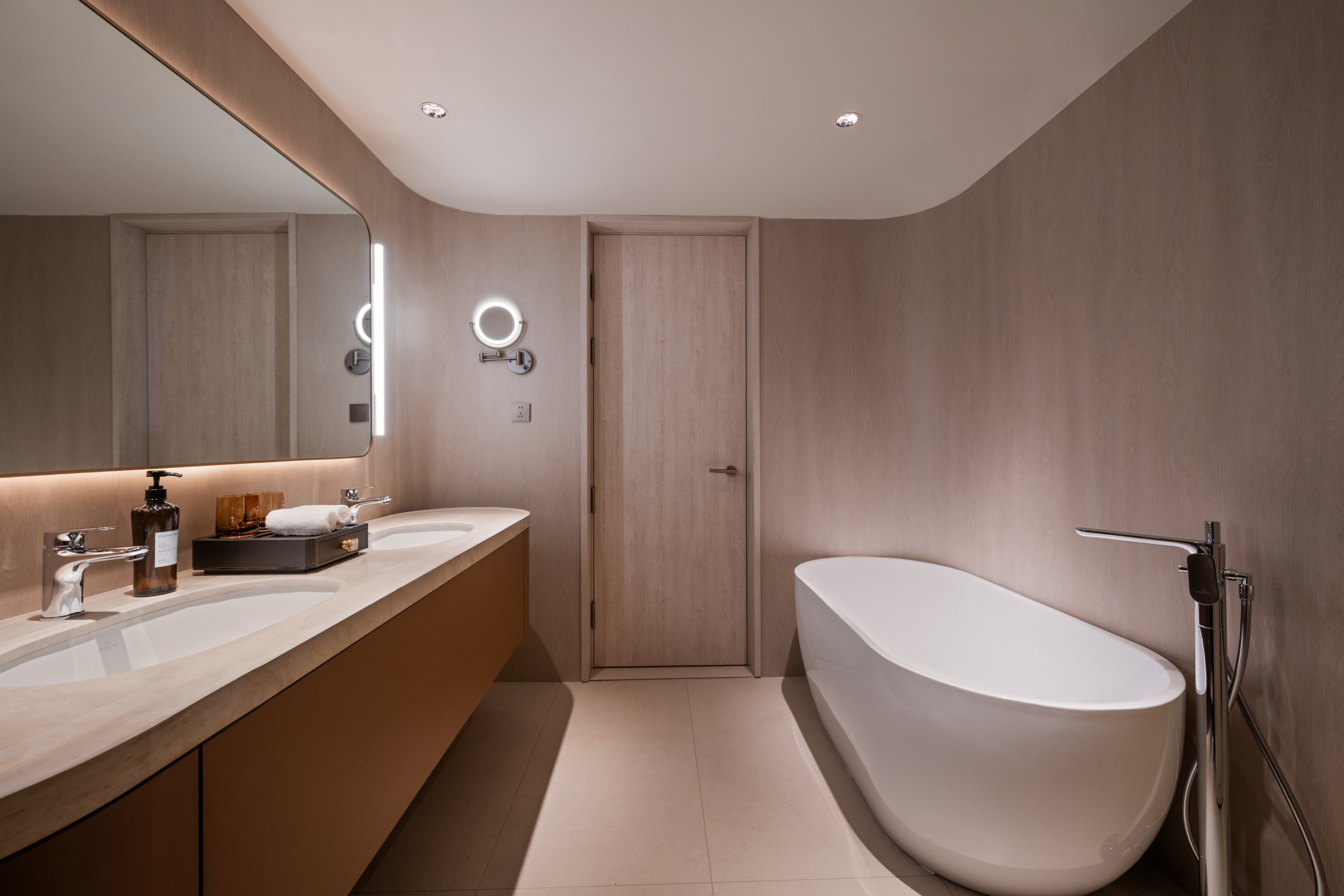 Crystal Orange (Beijing International Trade Jianguomen)豪华套房（独立会客区、浴缸、智能语音客控）