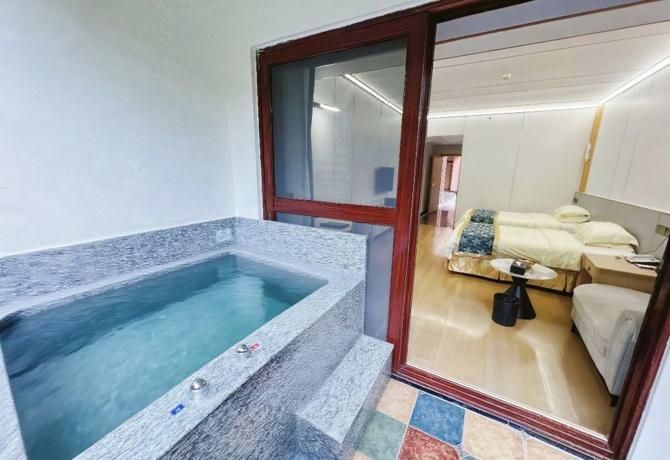 现代风泡池双床房（带私家温泉池）