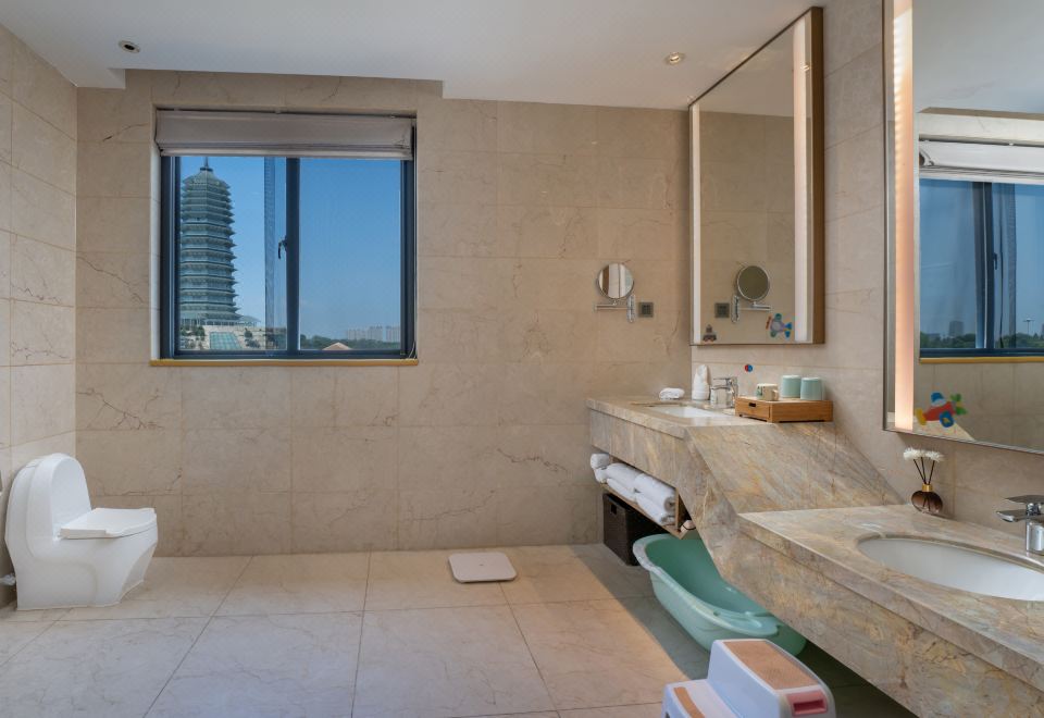 汽车湖景主题房