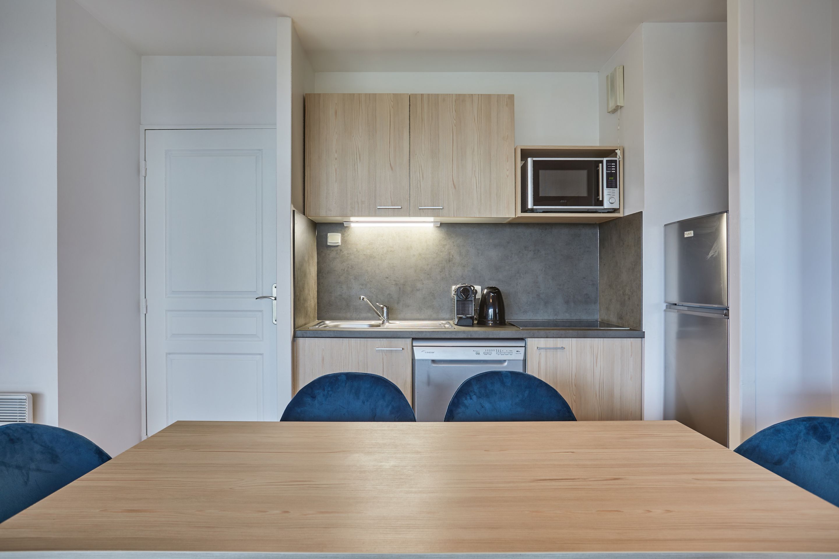 三人房 六名客人