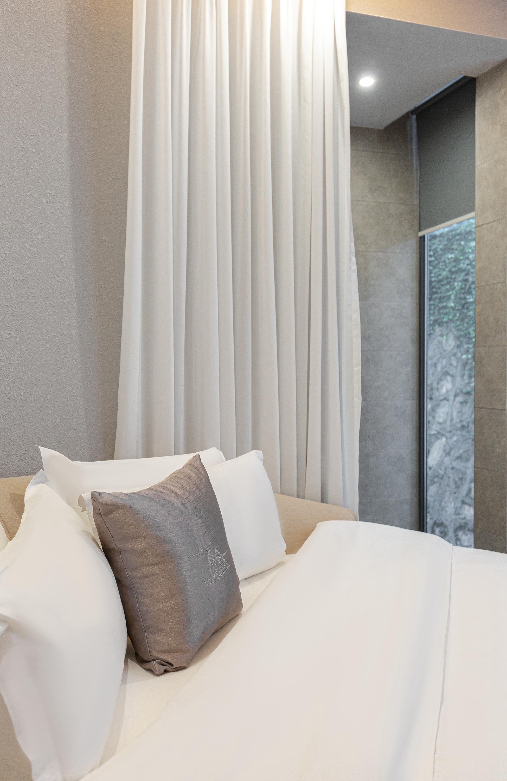 邂逅.浴缸圓床房