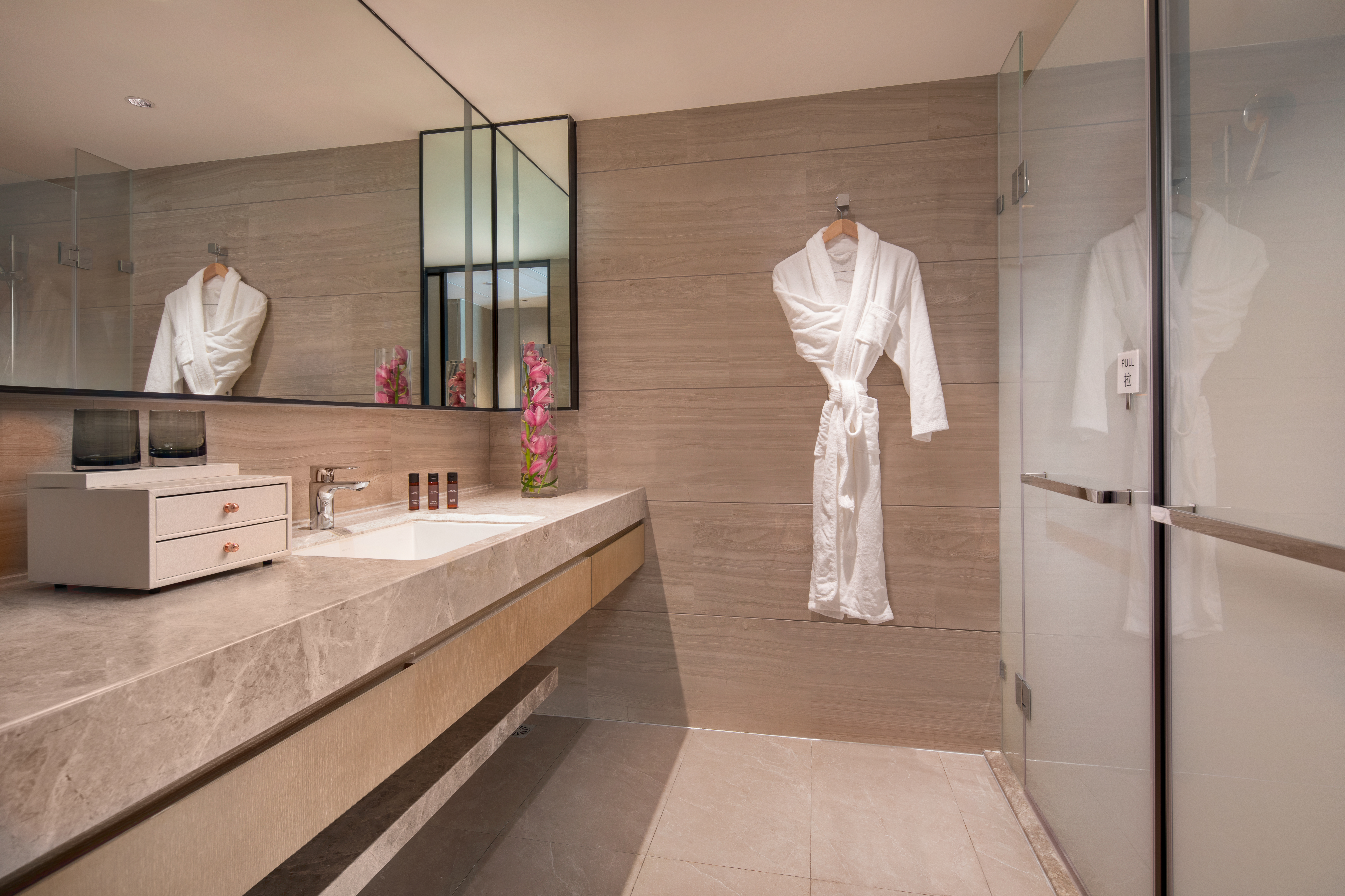 雅居客房-大床（迷你冰箱+智能客控）