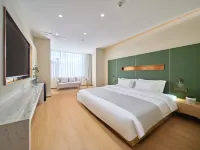 Summer Solstice · Family Resort (Pigeon Nest Park Liuzhuang Night Market Branch) Hotel a 