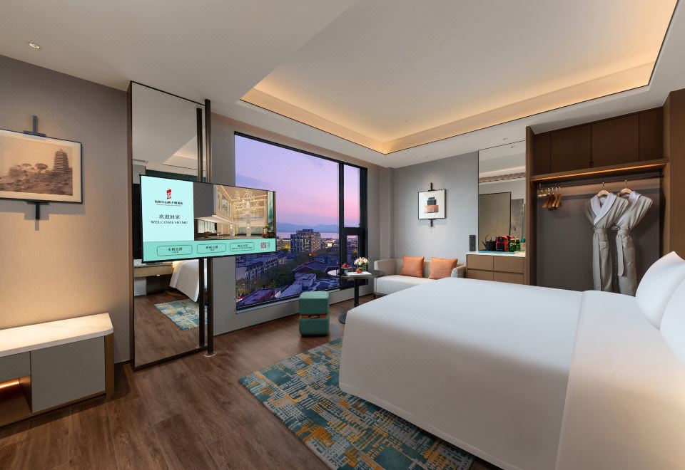 180°湖景大床房