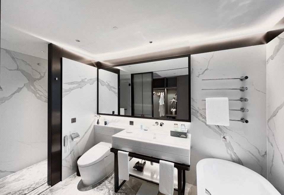 凌空景观大床房（智能客控+Coffee机+戴森吹风机+智能马桶+挂烫机）