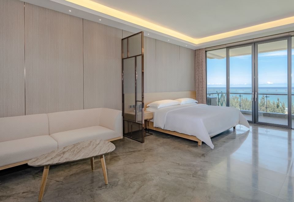 Vaperse Hainan Clear Water BayPremium Oceanfront Room-King Bed