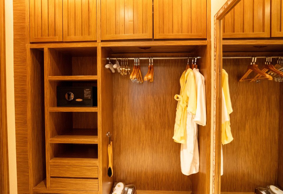 Regal Palace Hot Spring Hotel GuangzhouElegant Queen Room