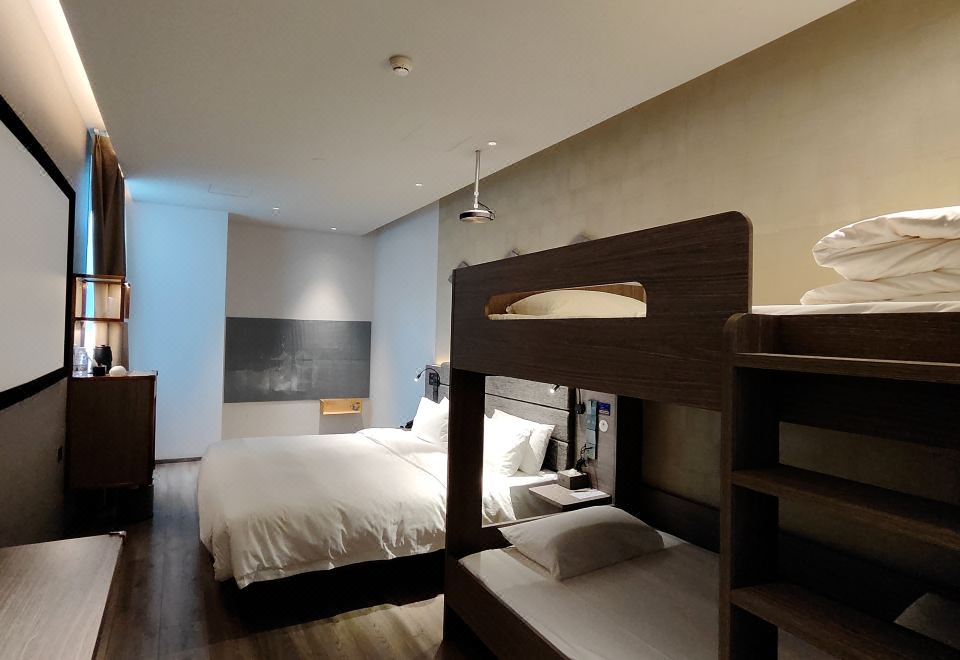 家庭房（加熱毛巾桿+小冰箱+智能鏡）