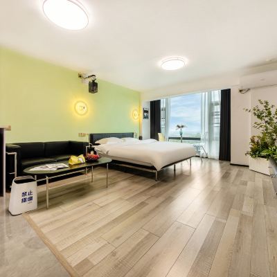 Bauhaus包豪斯｜中古風影音親子房（雙臥套房+超高清投影+120寸巨幕+零費用海量片源+品牌床墊+乾濕分離） 三隻海狗海景主題民宿（長樂國際機場店）優惠