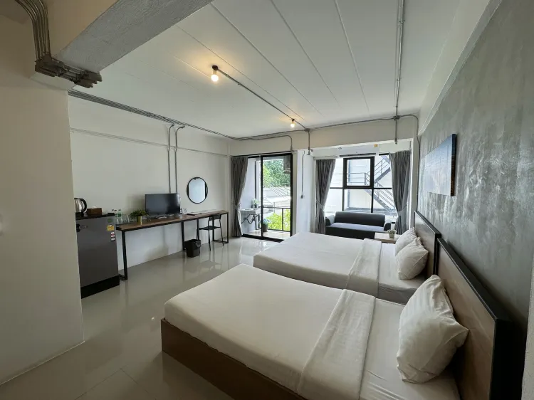 ห้องดีลักซ์พร้อมเตียงคิงไซส์และเตียงเดี่ยว