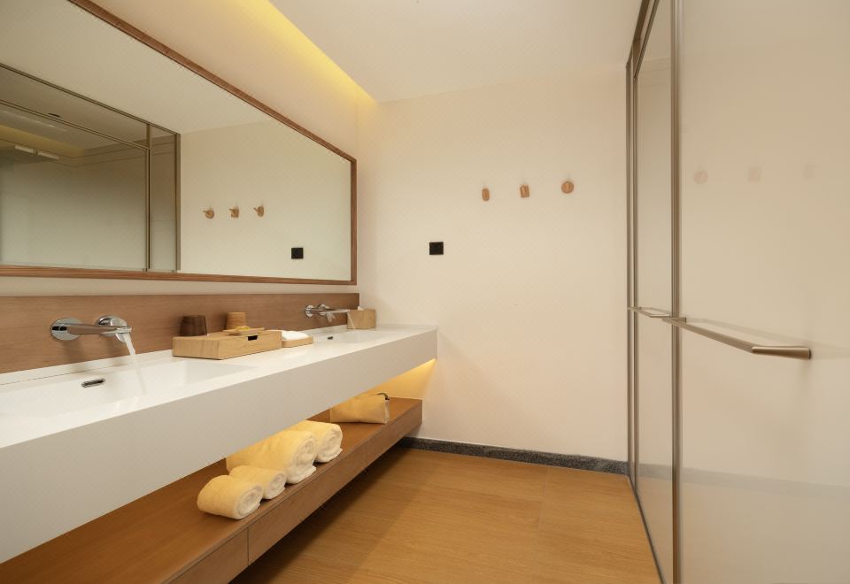 Deluxe 2-bed Room