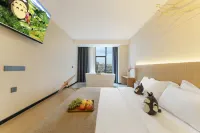 Dragon Cat Spirit Hotel (Baili Plaza New Dongmen Store, Yangjiang)
