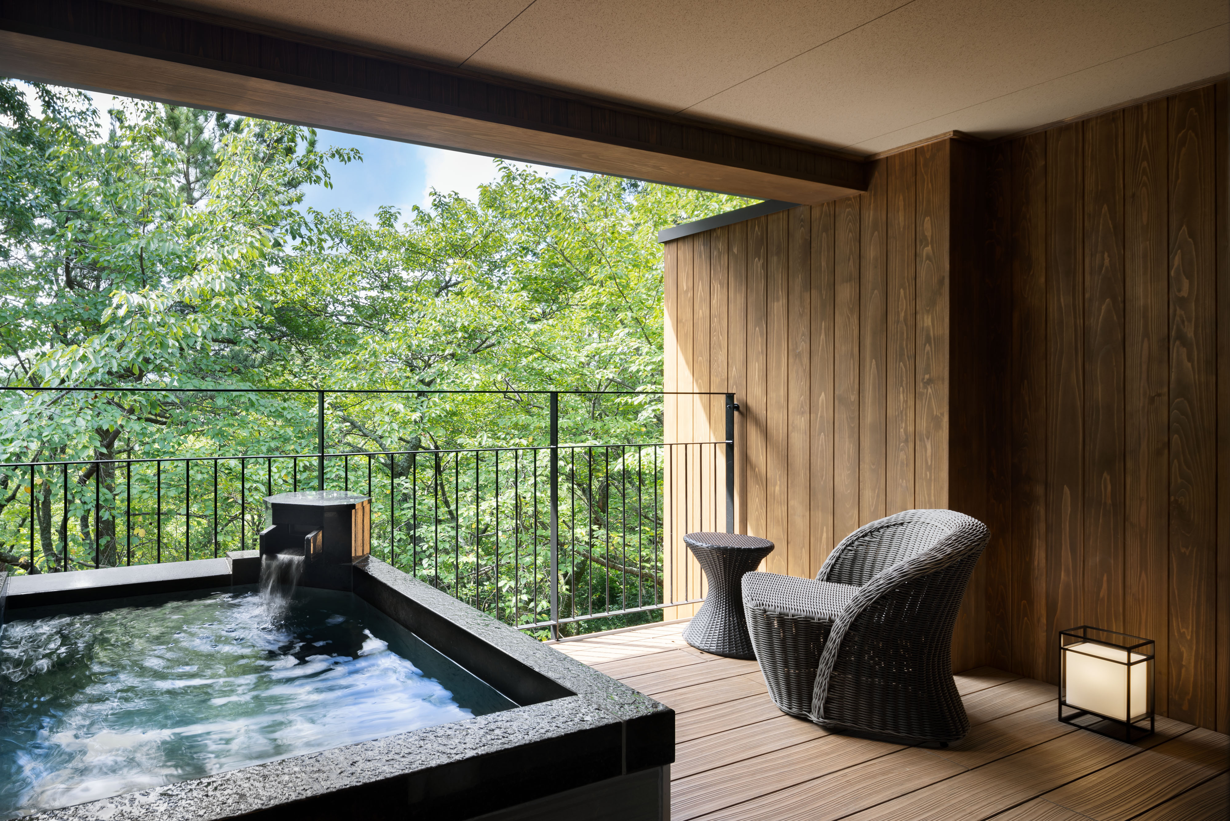 新馆【天城山一侧】附温泉露天浴池（三号馆日西合室房/2张床/带露台）