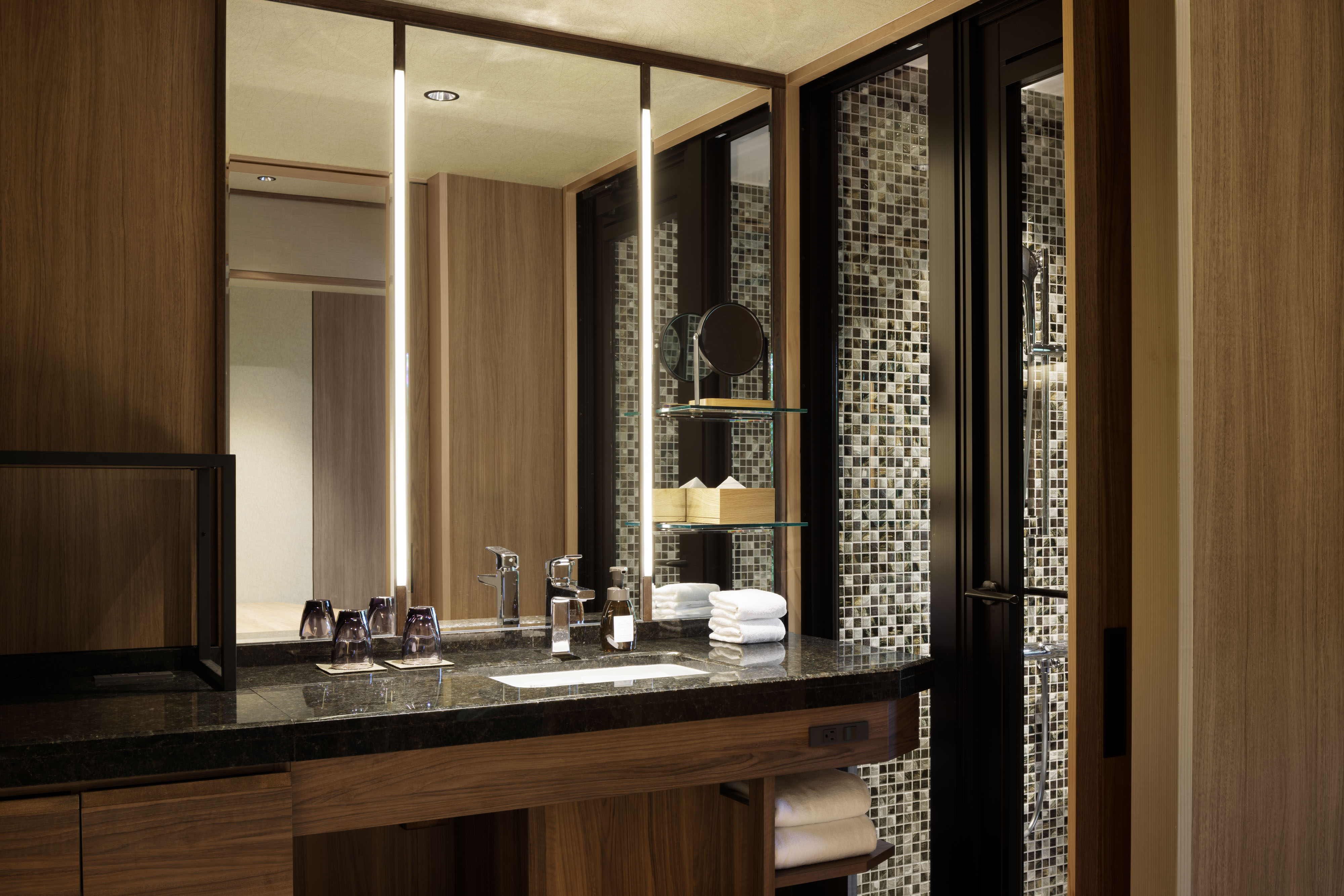 新馆【天城山一侧】附温泉露天浴池（三号馆日西合室房/2张床/带露台）