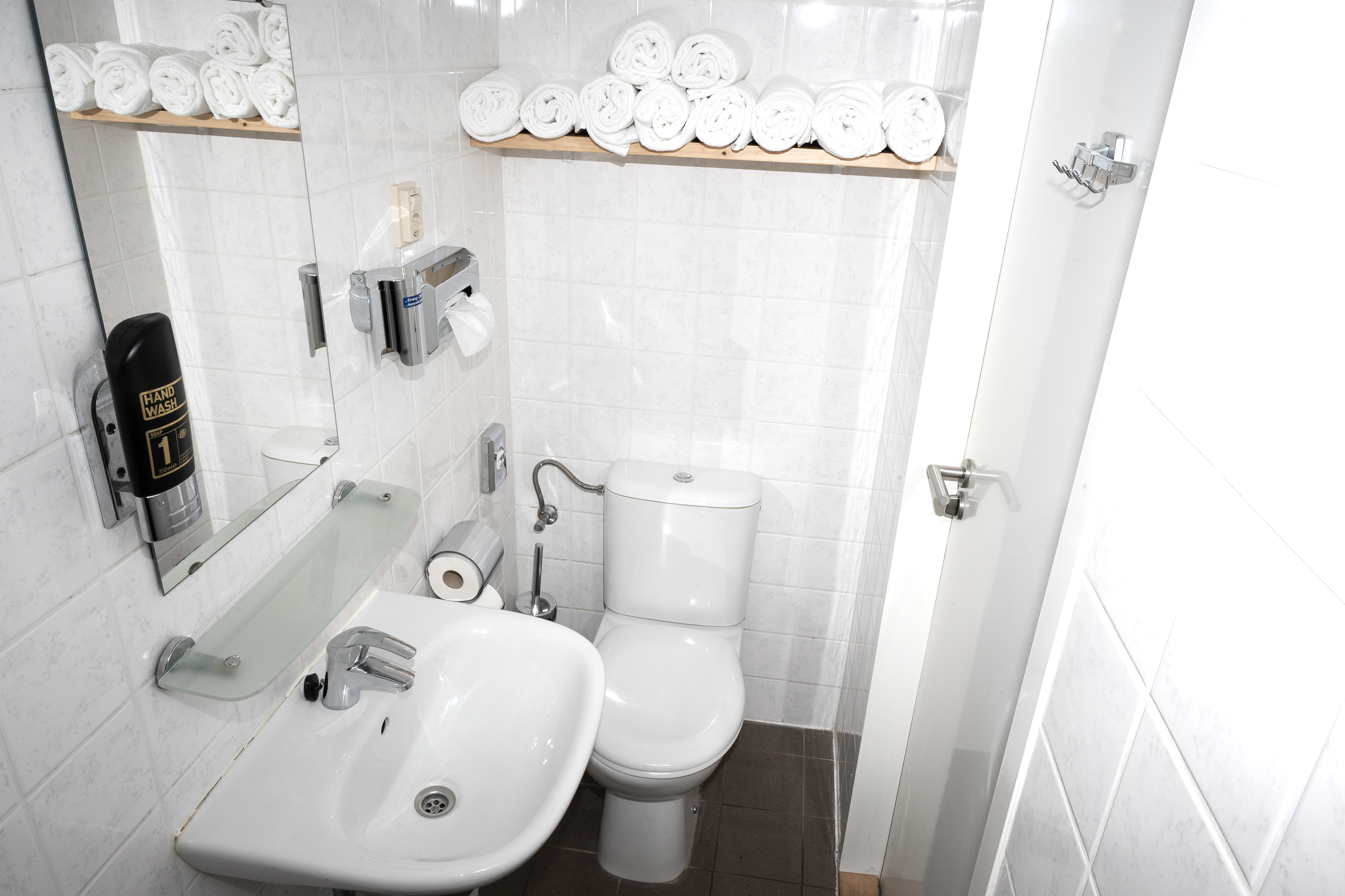 经济10人一室公寓