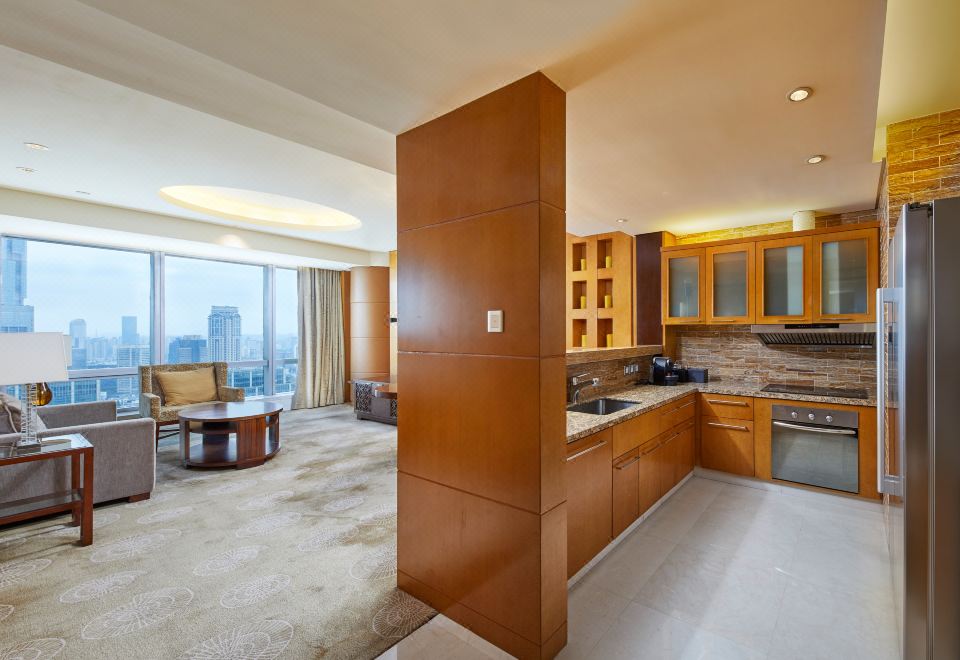 凌空城市天际线270°湖景日出超大套房·厨房起居室