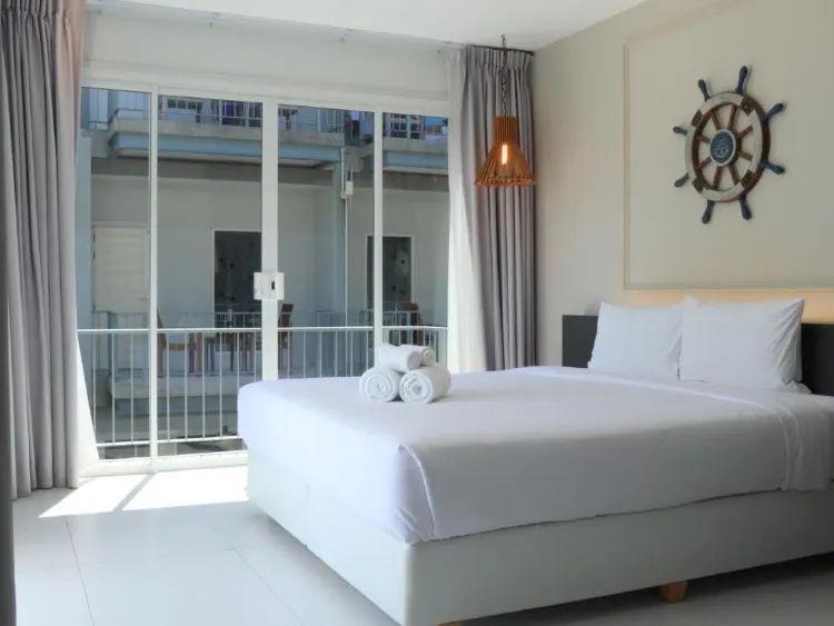 ห้องพรีเมียร์ดีลักซ์สวีทพร้อมระเบียง