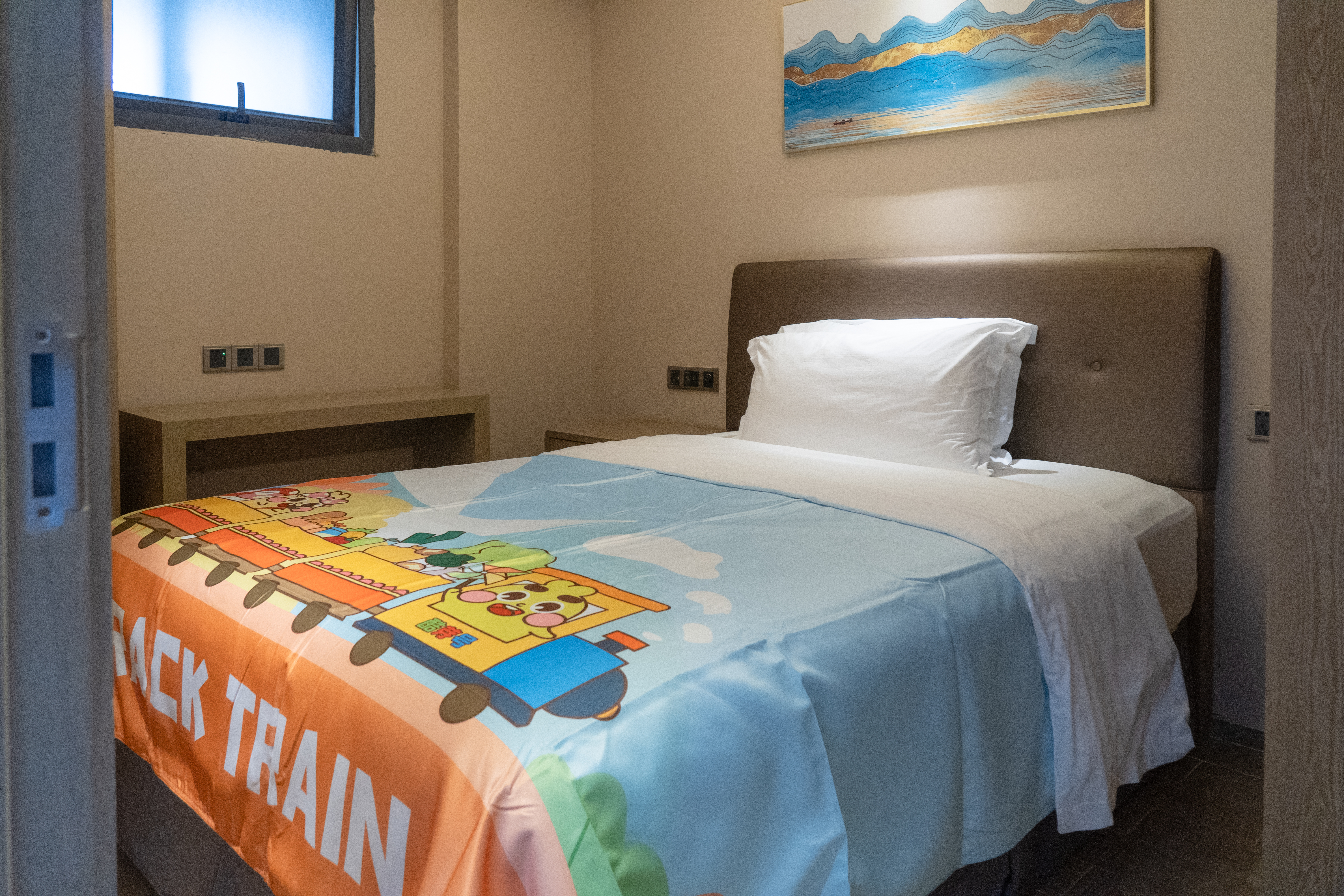 酷芽火车HAPE两房一厅亲子套房