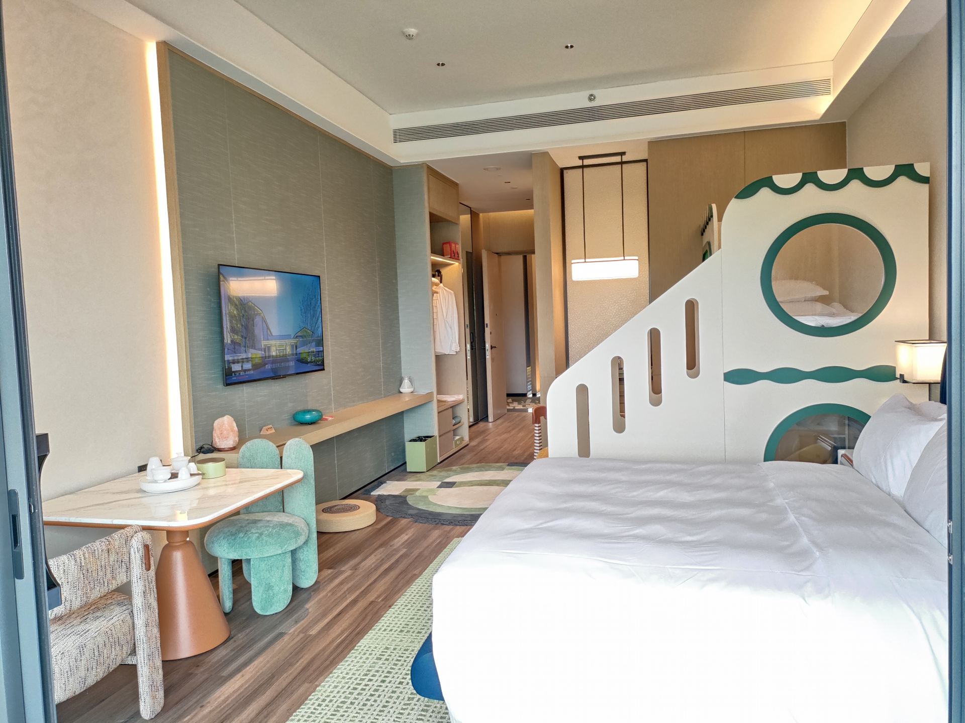 Family King Bed Room