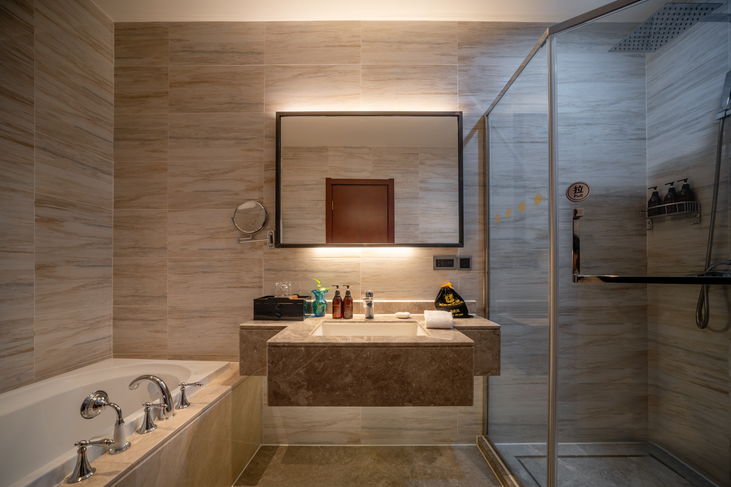 巴黎至尊豪華套房·靜謐會客廳·豪華浴缸·潤境加濕器