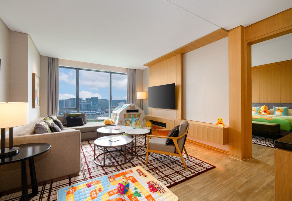 Hyatt Regency HengqinNai Long Family Suite (Double Bed)