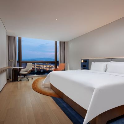 好萊塢大床房 深圳福田口岸希爾頓歡朋飯店優惠