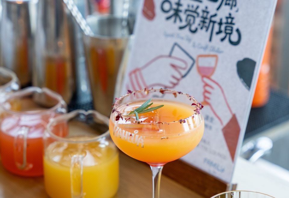 小小调酒师空中大床房+狮鹫玩偶