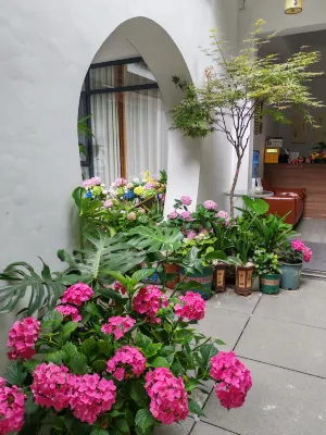 Ruolanbieyuan Homestay (Phoenix Ancient City Store) Hoteles en 