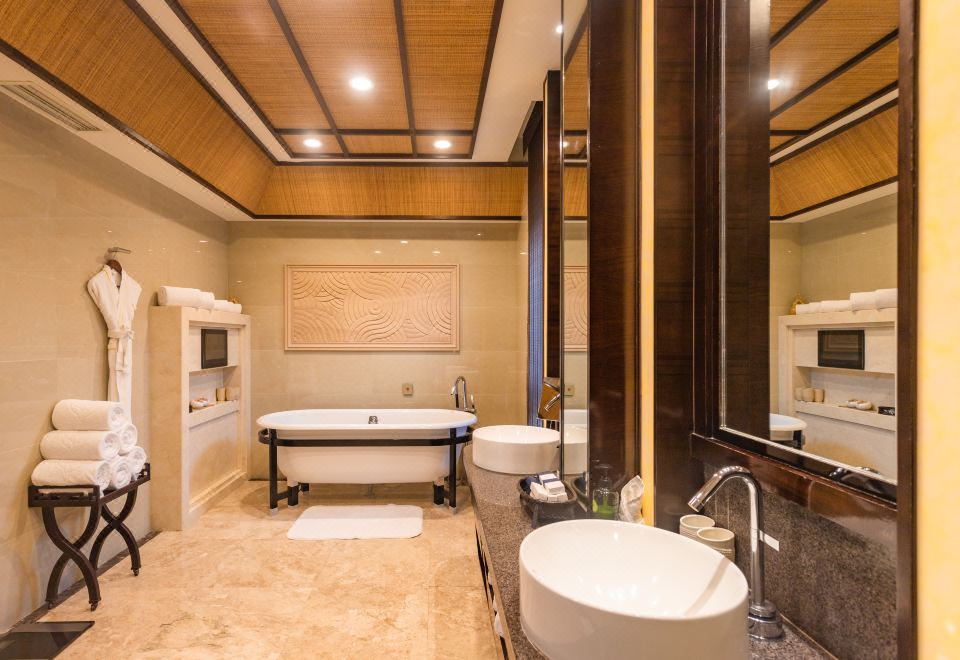 三臥三衞大單泡池6人別墅