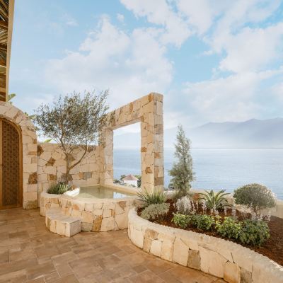 南法庭院·懸崖海景花園大床房【氛圍壁爐+私湯泡池】 大理牧心堡懸崖祕境莊園優惠