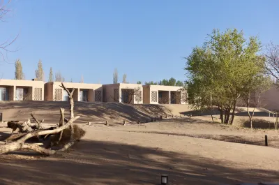 Dongyi Dunhuang Hotels and Resorts Отели в г. 