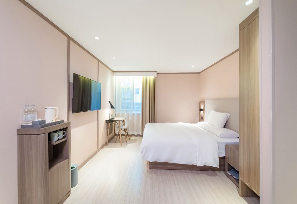 HanTing Hotel (Beijing Qianmen Street)Superior Queen Room