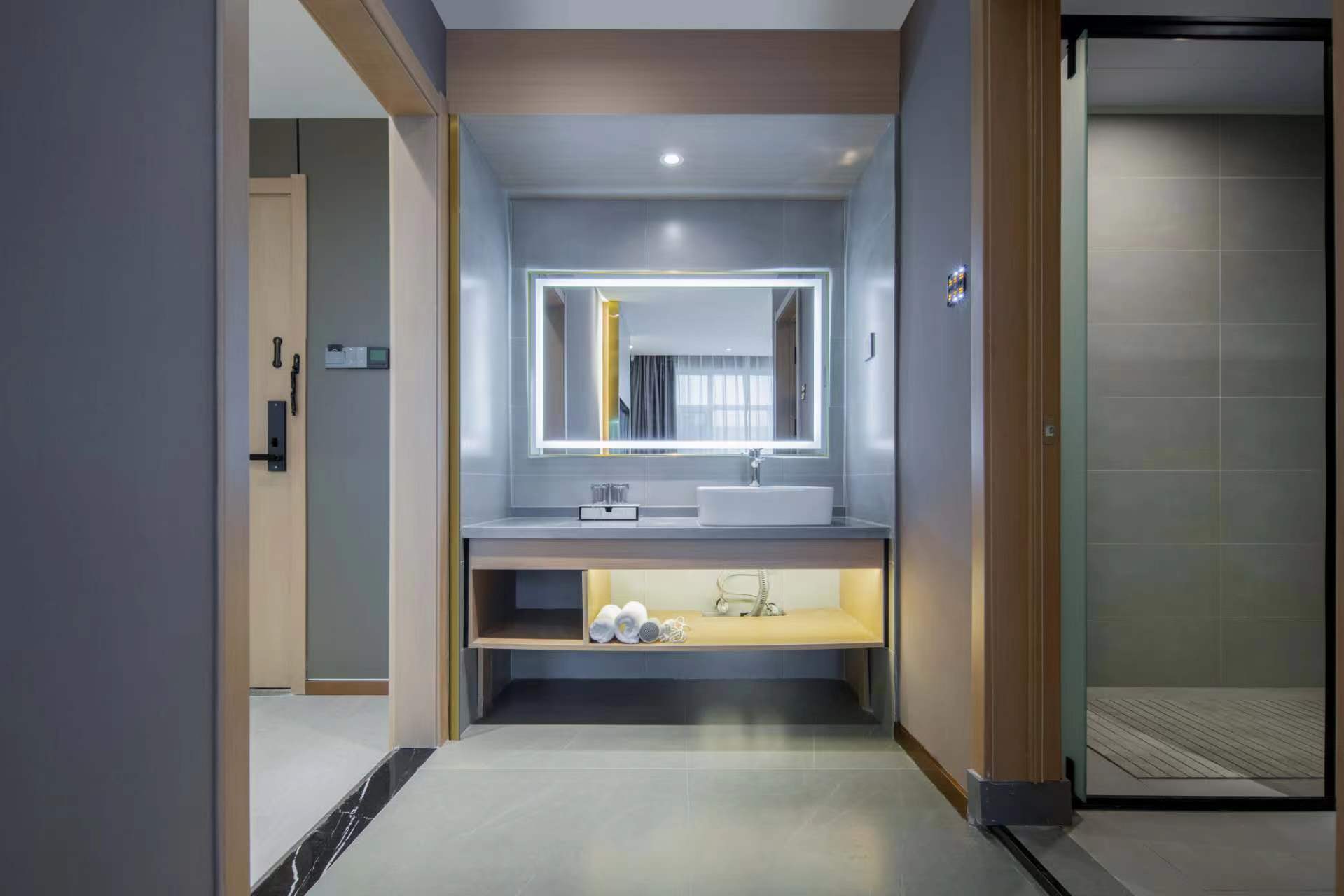 智能豪华套房（智能客控+零压梦百合床垫+独立客厅）