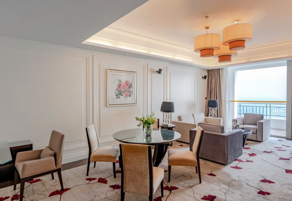 SeaView Garden Hotel QingdaoDeluxe Premier Suite - Sea-View