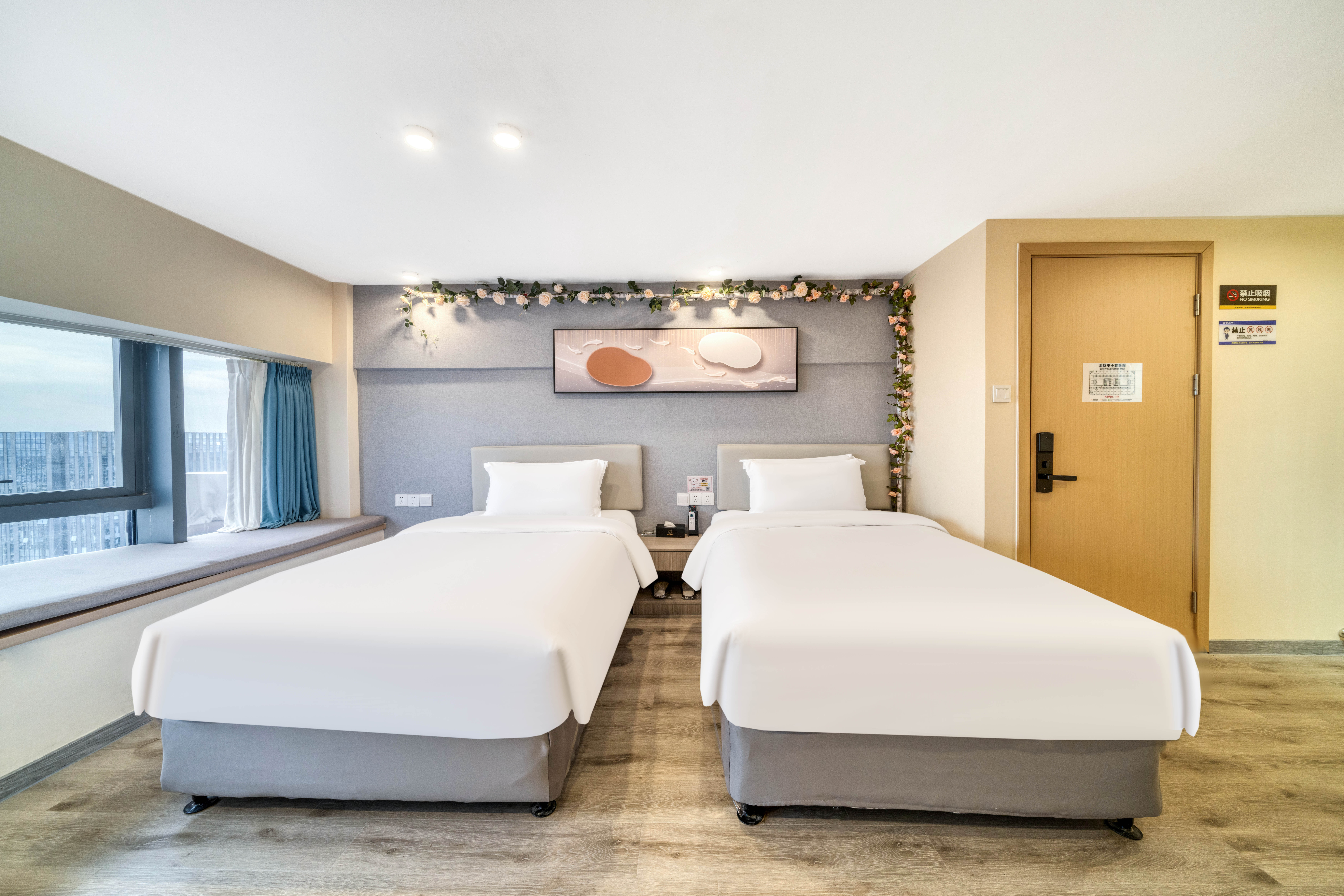 城景飘窗商务双床房