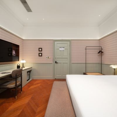 靜墨・尊享大床房（智能客控+休閒桌椅+小冰箱） 嶼海·南庭別墅飯店（鼓浪嶼店）優惠