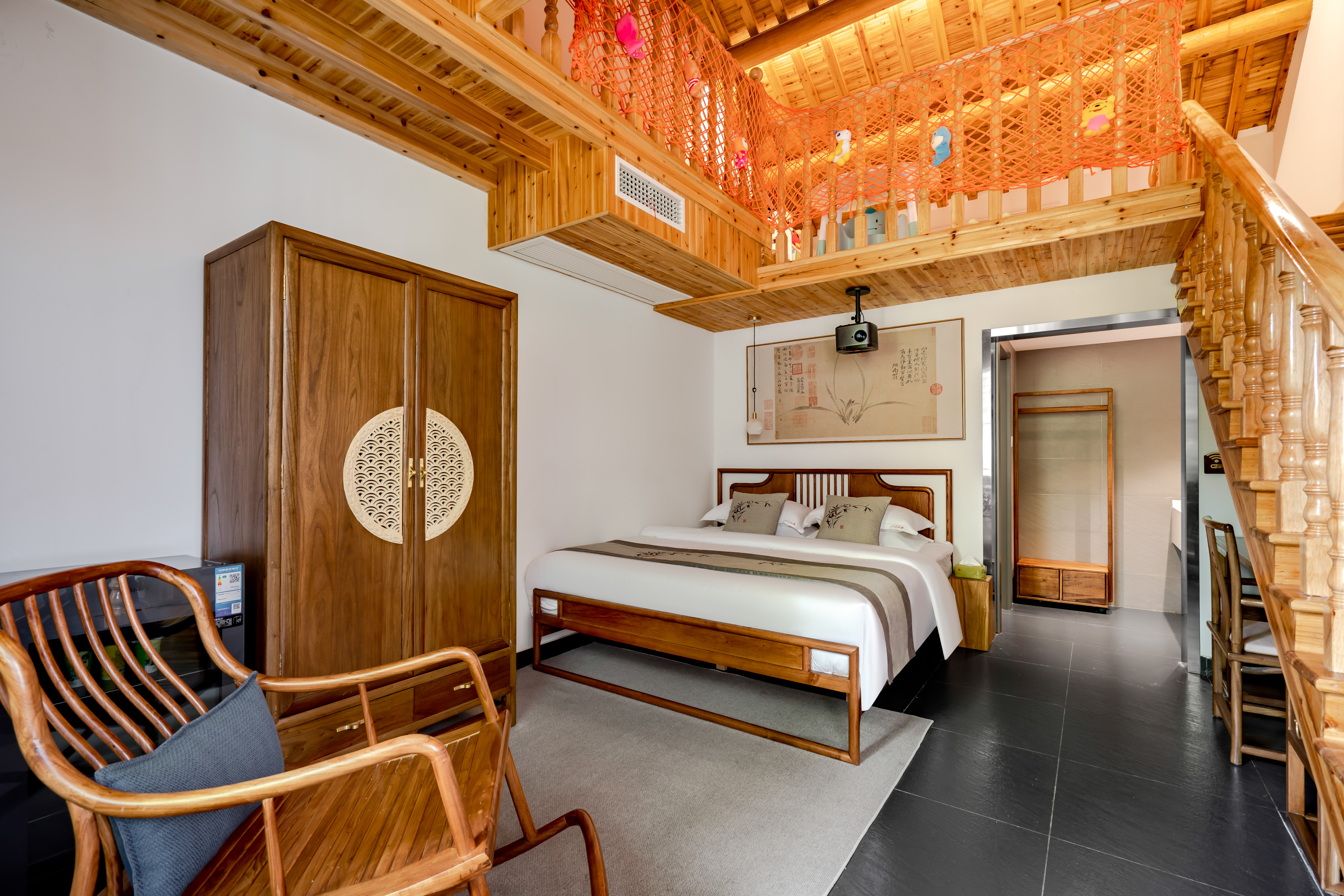 自闲·家庭房（全屋暖气+复式套房+巨幕投影+小童游戏区+戴森吹风机）