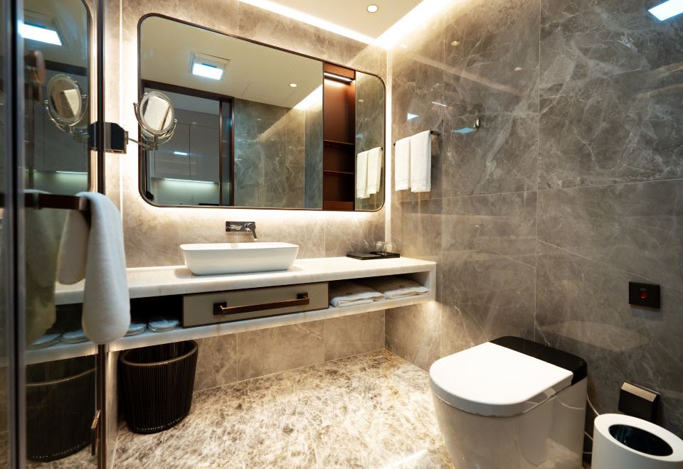 舒適大床房（博世洗衣機│唯寶智能衞浴│高儀化粧鏡）