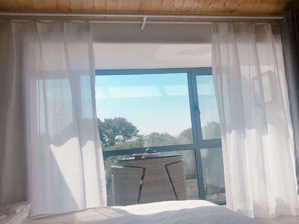 观星-阳台榻榻米大床房